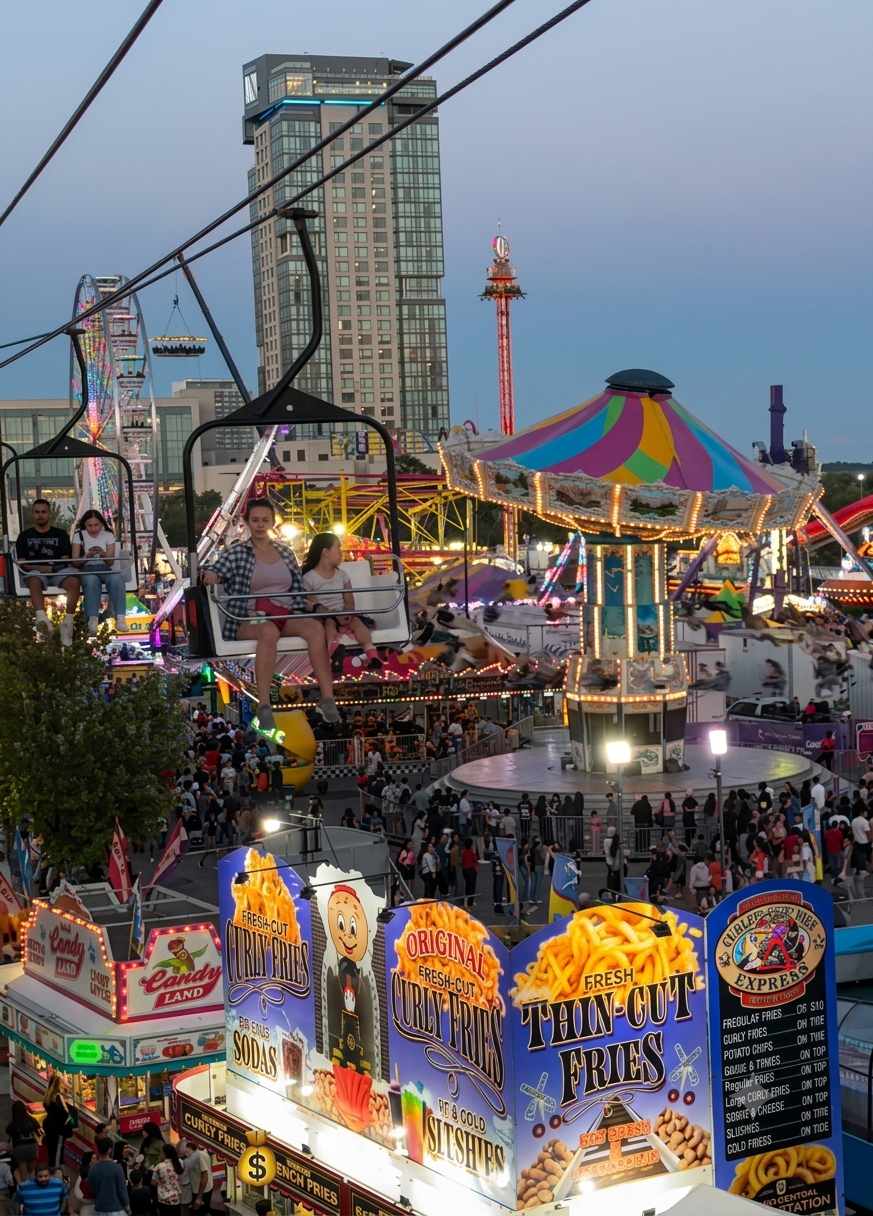 The Canadian National Exhibition (CNE) is returning to Toronto this summer 🎡🇨🇦